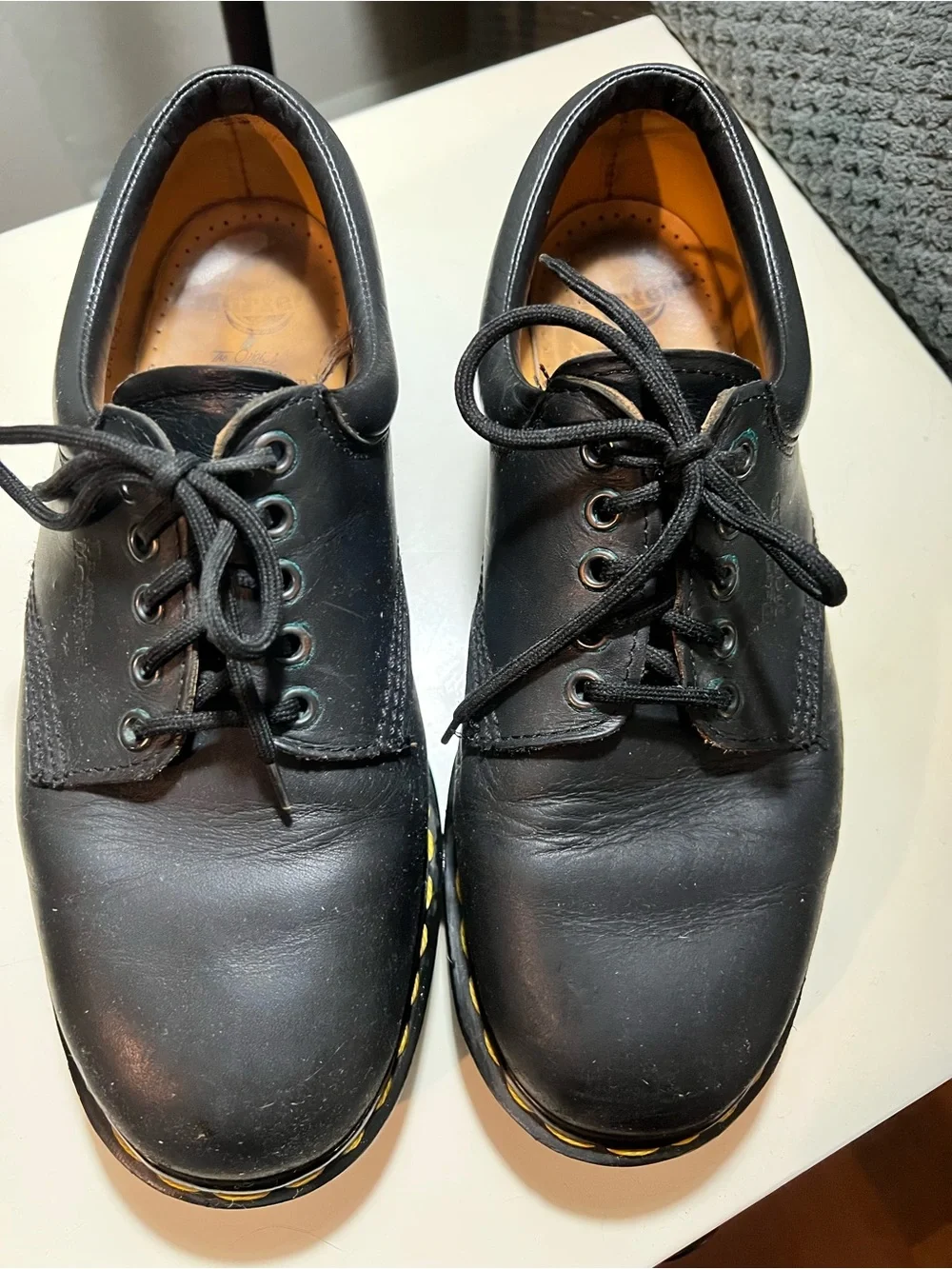 Doc Martens 8053 smooth black leather 5 eye unisex oxford with padded collar.